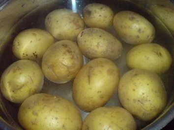 Rezept: Pellkartoffeln mit Spinat und Spiegelei Bild Nr. 2 Pellkartoffeln mit Spinat und Spiegelei - Rezept - Bild Nr. 2