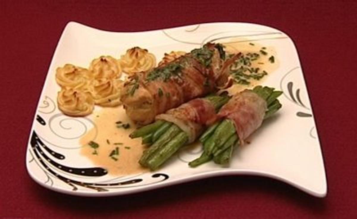 Bilder für Hähnchenroulade mit Frischkäsefüllung, Bohnen und Herzoginkartoffeln - Rezept