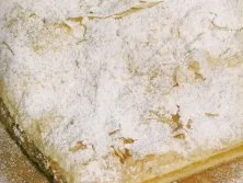 Mandelkuchen mit Blätterteigdecke - Rezept