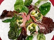 Seeteufelroulade auf Blattsalaten und Pistaziendressing - Rezept