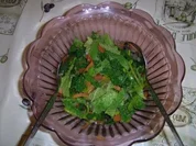 Wirsing-Rohkost-Salat an Gemüse-Rotweindressing. - Rezept