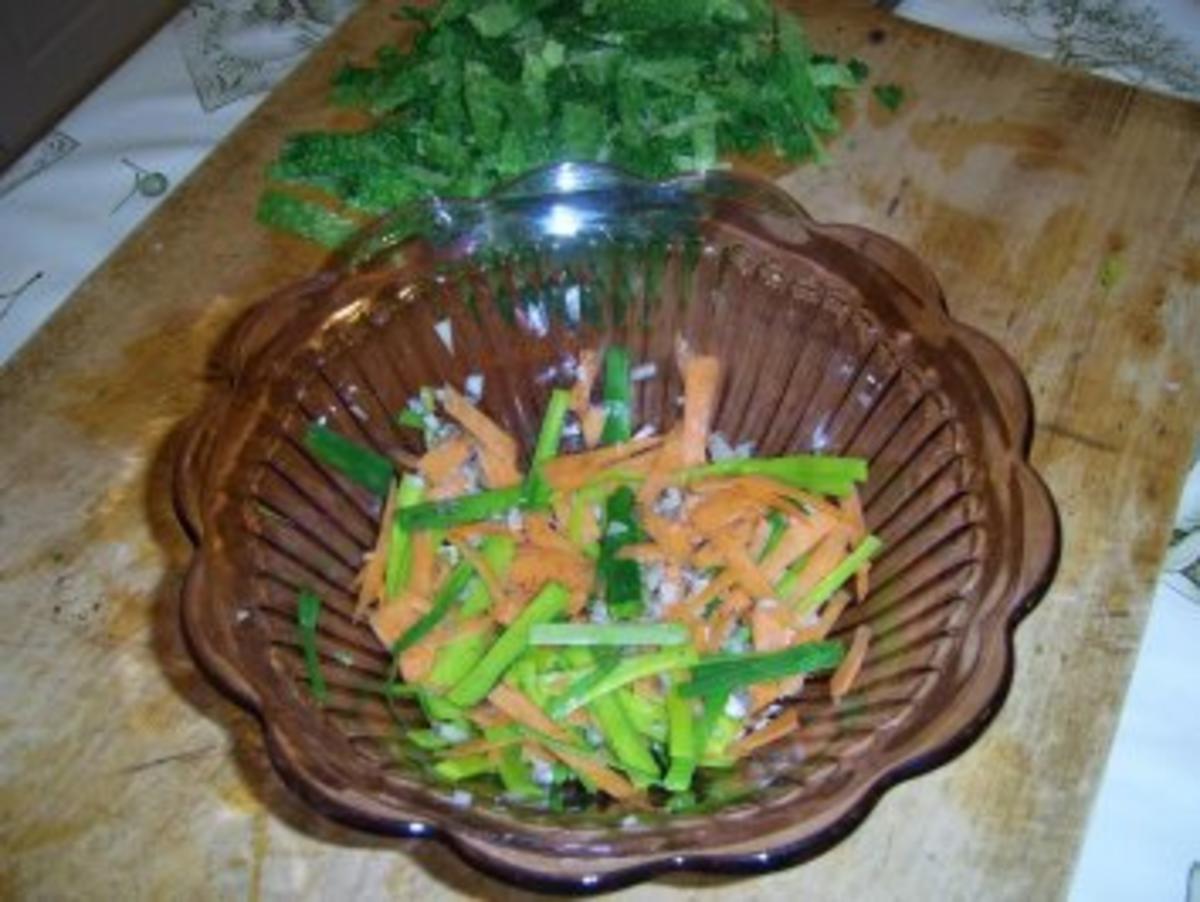 Wirsing-Rohkost-Salat an Gemüse-Rotweindressing. - Rezept - Bild Nr. 6