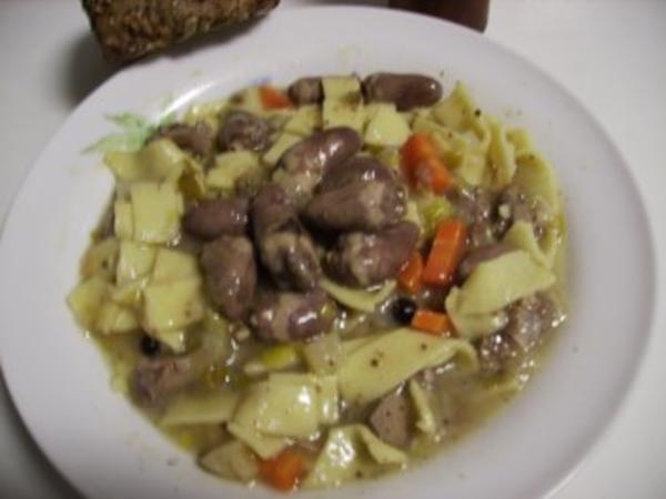Nudeleintopf mit Hühnerherzen und -mägen - einfach - 228 kcal/100g