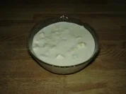 Obstsalat in Joghurt-Honigsoße - Rezept