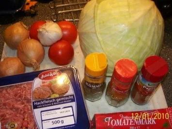 Rezept: Schmorkohl mit Hackfleichbällchen Bild Nr. 2 Schmorkohl mit Hackfleichbällchen - Rezept - Bild Nr. 2