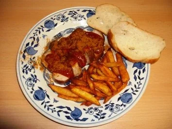 CurryWurst mit frischen Pommes - Rezept
