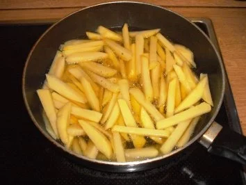 CurryWurst mit frischen Pommes - Rezept - Bild Nr. 5