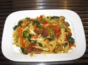 Rezept: Putenfilet-Nudelpfanne mit buntem Gemรผse und Champignons Putenfilet-Nudelpfanne mit buntem Gemรผse und Champignons - Rezept