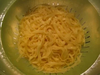 Putenfilet-Nudelpfanne mit buntem Gemüse und Champignons - Rezept - Bild Nr. 2