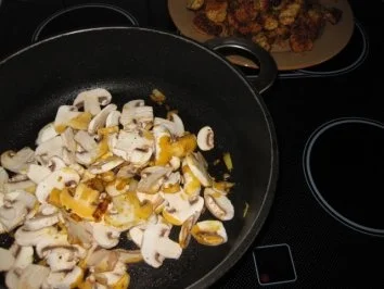 Putenfilet-Nudelpfanne mit buntem Gemüse und Champignons - Rezept - Bild Nr. 5