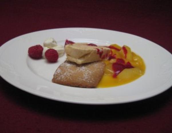 Krokant-Parfait mit Walnussplätzchen und Fruchtsoße - Rezept - kochbar.de Krokant-Parfait mit Walnussplätzchen und Fruchtsoße - Rezept - kochbar.de