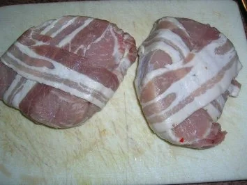 Schweinesteaks mit Büffelmozzarella gefüllt an Rosmarinkartöffelchen mit Mandelbroccoli - Rezept - Bild Nr. 2