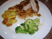 Schweinesteaks mit Büffelmozzarella gefüllt an Rosmarinkartöffelchen mit Mandelbroccoli - Rezept