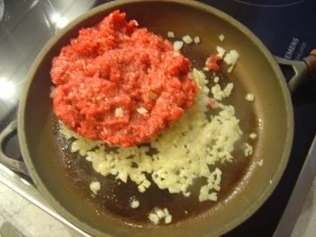 Rezept: Blätterteig-Teilchen mit Rinderhack-Füllung... ergibt 20 Stück Bild Nr. 4 Blätterteig-Teilchen mit Rinderhack-Füllung... ergibt 20 Stück - Rezept - Bild Nr. 4