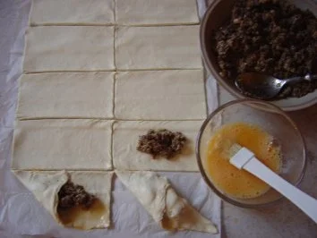 Rezept: Blätterteig-Teilchen mit Rinderhack-Füllung... ergibt 20 Stück Bild Nr. 8 Blätterteig-Teilchen mit Rinderhack-Füllung... ergibt 20 Stück - Rezept - Bild Nr. 8