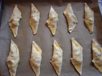 Rezept: Blätterteig-Teilchen mit Rinderhack-Füllung... ergibt 20 Stück Bild Nr. 9 Blätterteig-Teilchen mit Rinderhack-Füllung... ergibt 20 Stück - Rezept - Bild Nr. 9