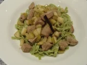 Kalbsleber-Birnen-Ragout auf grüne Bandnudeln - Rezept