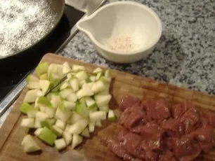 Kalbsleber-Birnen-Ragout auf grüne Bandnudeln - Rezept - Bild Nr. 2