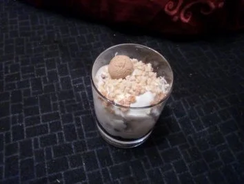 Rezept: Amerettinicreme mit gerösteten Mandeln Amerettinicreme mit gerösteten Mandeln - Rezept