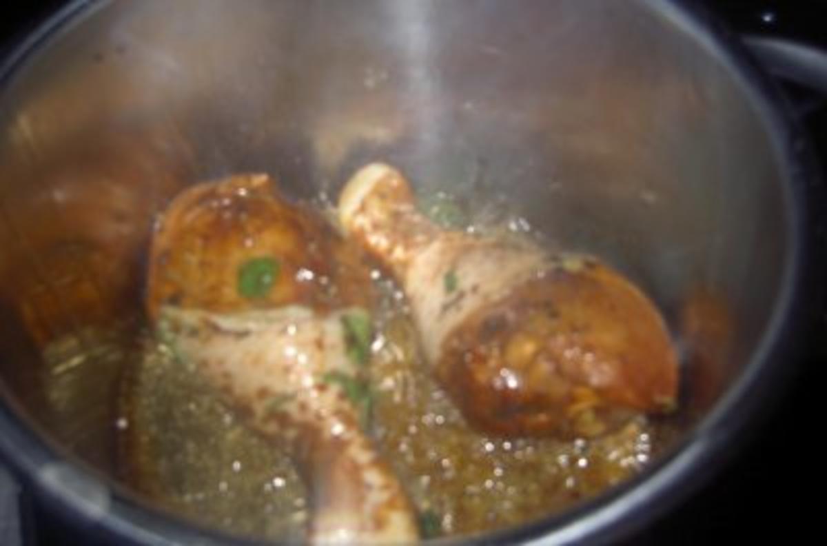 Hähnchenschenkel in Ingwer und Koriander mariniert, dazu Tomatensoße - Rezept - Bild Nr. 5