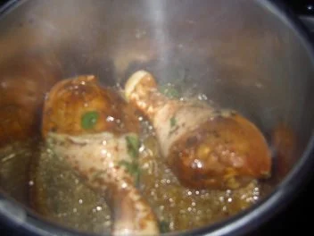 Hähnchenschenkel in Ingwer und Koriander mariniert, dazu Tomatensoße - Rezept - Bild Nr. 5