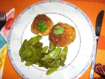 Putenfrikadellen mit Käse und Peperoni an Kaiserschoten - Rezept - Bild Nr. 8