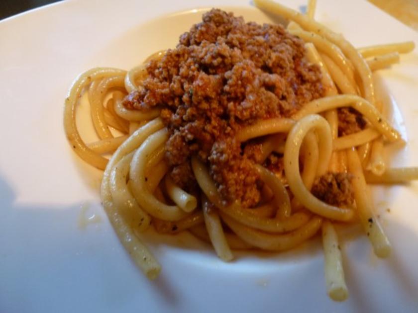 Spaghetti mit Bolognese auf sizilianische Art - Rezept - kochbar.de