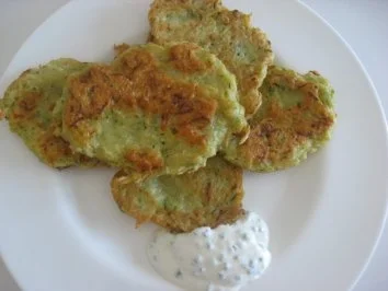 Rezept: "Gesundes für Kleinkinder" - Reiberdatschi mit Sauerrahmdipp "Gesundes für Kleinkinder" - Reiberdatschi mit Sauerrahmdipp - Rezept