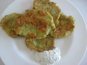 "Gesundes für Kleinkinder" - Reiberdatschi mit Sauerrahmdipp - Rezept