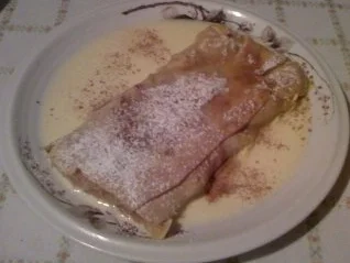 Warmer Apfelstrudel mit Vanillesoße - Rezept