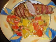 Filet im Speckkräutermantel an Paprikalauchgemüse - Rezept