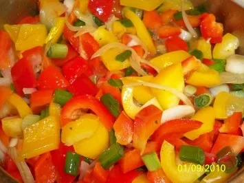 Filet im Speckkräutermantel an Paprikalauchgemüse - Rezept - Bild Nr. 2