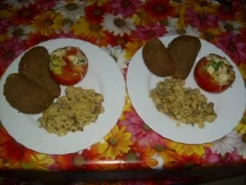 Tomaten mit Avocadosalat + Rührei mal anders - Rezept