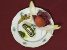 Serrano-Schinken und Rucola eingerollt in Büffelmozzarella dazu gefüllte Tomaten (René Koch) - Rezept