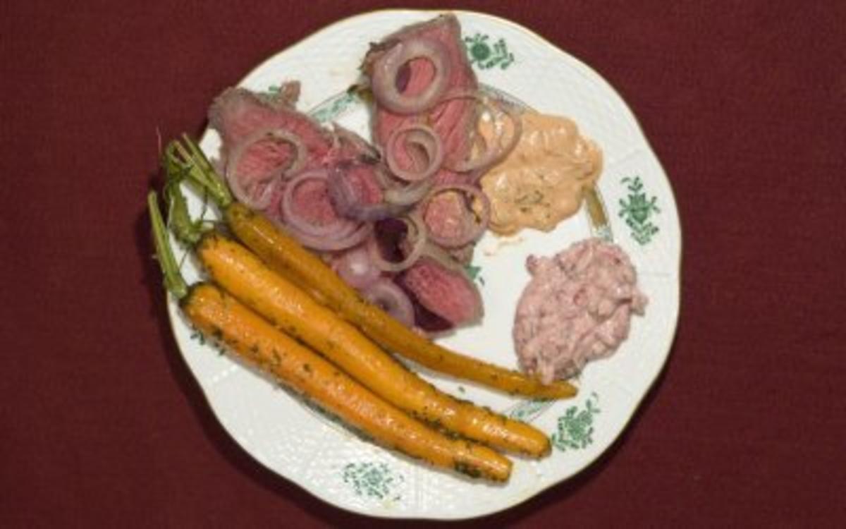 Bilder für Rosarotes Roastbeef vom Brandenburger Weiderind mit Möhren und Remoulade (René Koch) - Rezept