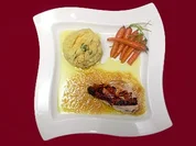 Orangenhuhn mit Oliven-Kartoffel-Püree an Mini-Möhren - Rezept