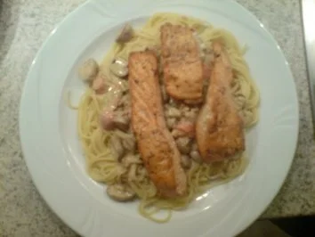 Lachsfilet auf Champignonsoße - Rezept