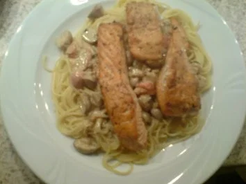 Lachsfilet auf Champignonsoße - Rezept - Bild Nr. 3