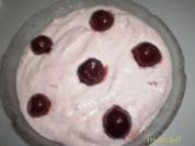 Quarkschaum mit Maraschinokirschen - Rezept