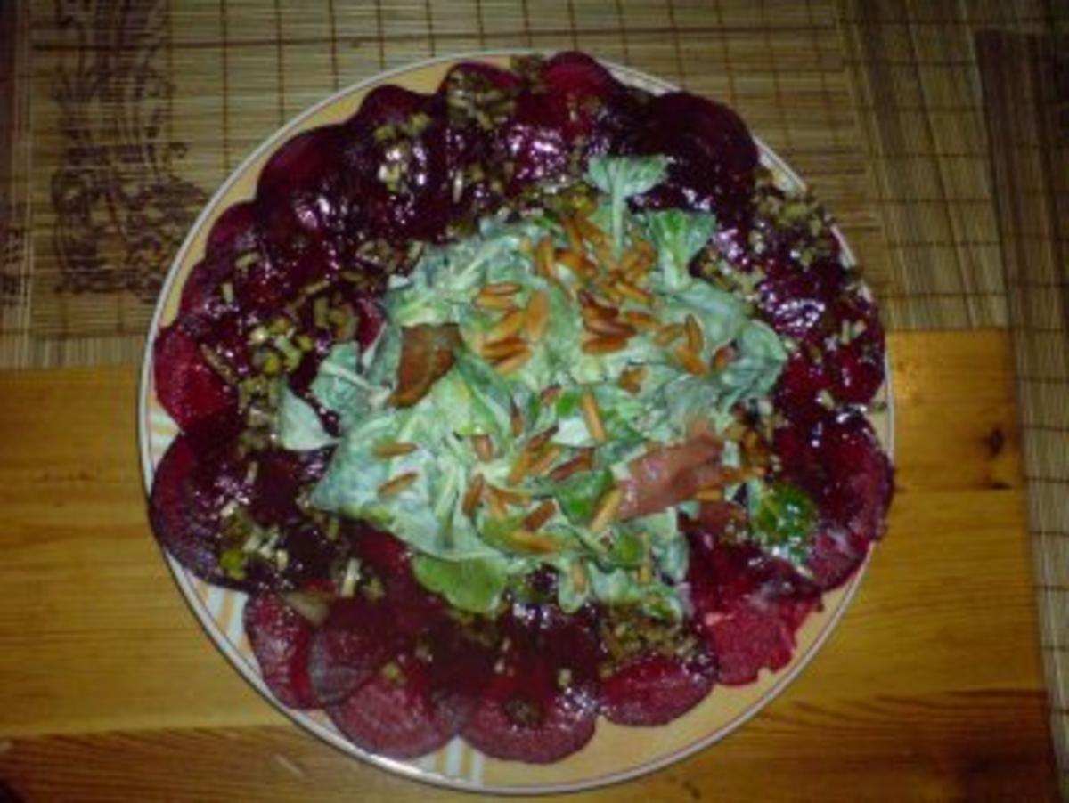 Rote Beete Carpaccio mit pikantem Feldsalat - Rezept