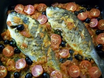 Goldbrasse aus dem Ofen an fruchtiger Tomatensauce - Rezept - Bild Nr. 3