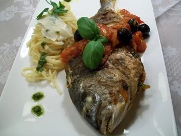 Goldbrasse aus dem Ofen an fruchtiger Tomatensauce - Rezept - Bild Nr. 4