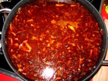 Rezept: Wildgulaschsuppe im Brot serviert Bild Nr. 2 Wildgulaschsuppe im Brot serviert - Rezept - Bild Nr. 2