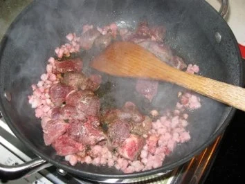 Rezept: Wildgulaschsuppe im Brot serviert Bild Nr. 5 Wildgulaschsuppe im Brot serviert - Rezept - Bild Nr. 5