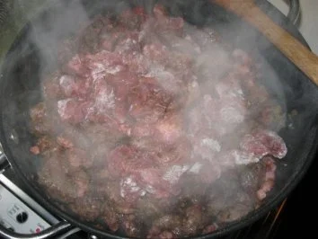 Rezept: Wildgulaschsuppe im Brot serviert Bild Nr. 7 Wildgulaschsuppe im Brot serviert - Rezept - Bild Nr. 7