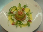 Avocado-Kokosmousse auf Lachstatar - Rezept