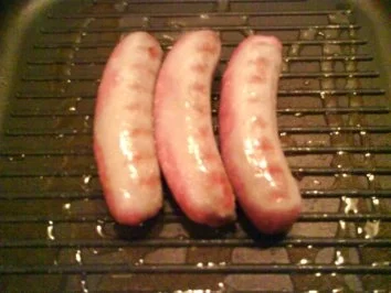 Fleisch: Bratwürstchen mit Pellkartoffeln und Bratensoße - Rezept - Bild Nr. 4