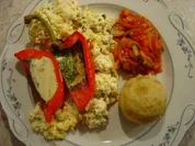 Paprika-Schiffchen mit Kräuterrührei - Rezept