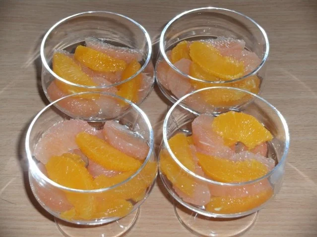 Rezept: Dessert: Camparigelee mit Orangenmousse Bild Nr. 3 Dessert: Camparigelee mit Orangenmousse - Rezept - Bild Nr. 3