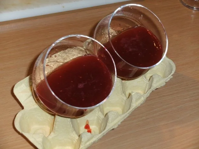 Rezept: Dessert: Panna Cotta mit Orangenlikör-Himbeer-Gelee Bild Nr. 3 Dessert: Panna Cotta mit Orangenlikör-Himbeer-Gelee - Rezept - Bild Nr. 3